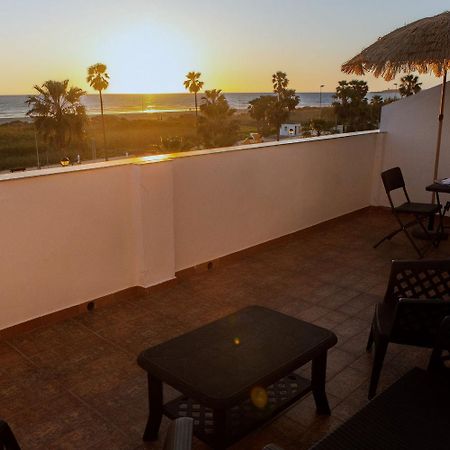 Hotel Playa Conil - Beachfront Studios & Suites Коніль-де-ла-Фронтера Екстер'єр фото