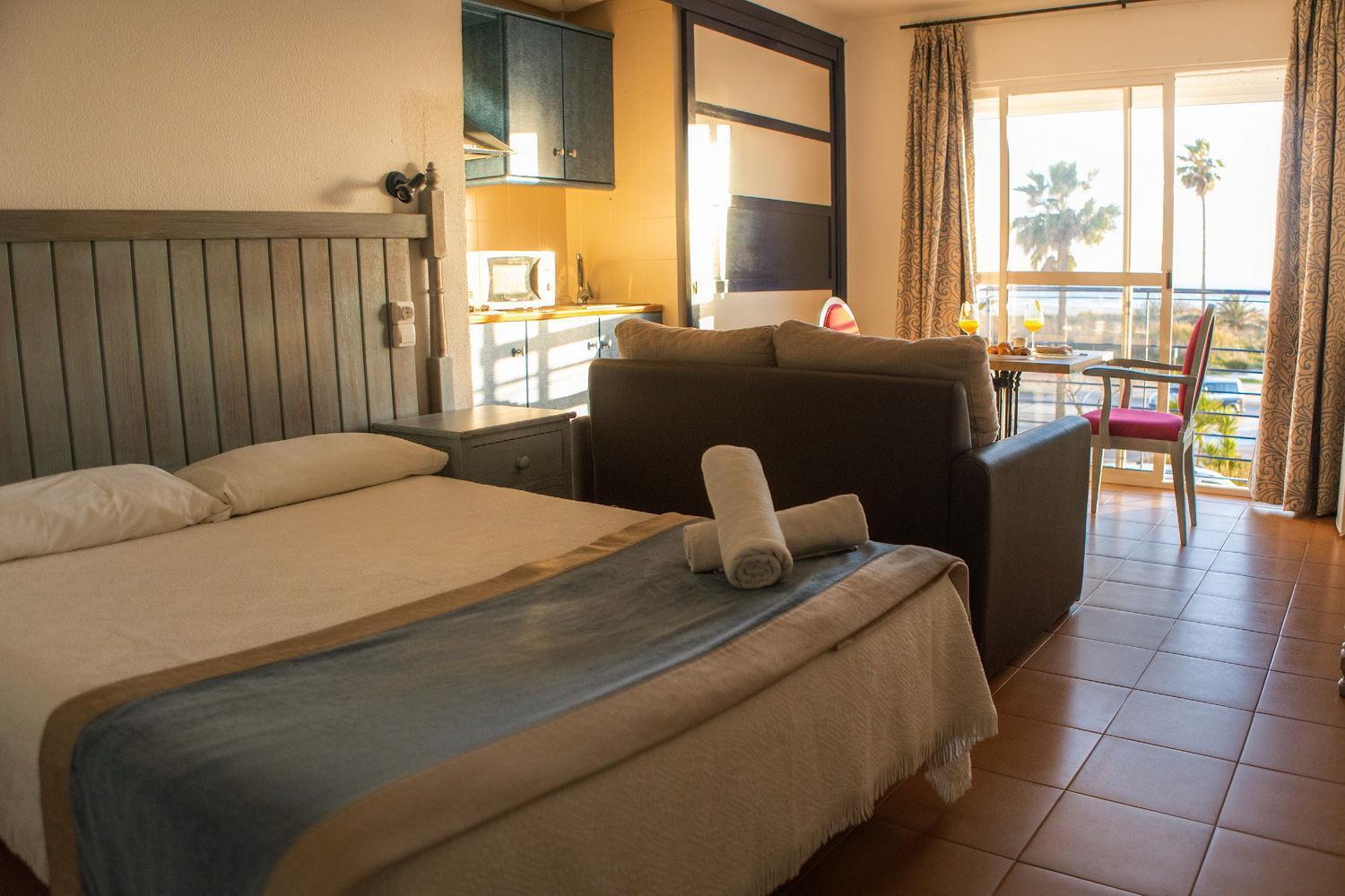 Hotel Playa Conil - Beachfront Studios & Suites Коніль-де-ла-Фронтера Екстер'єр фото