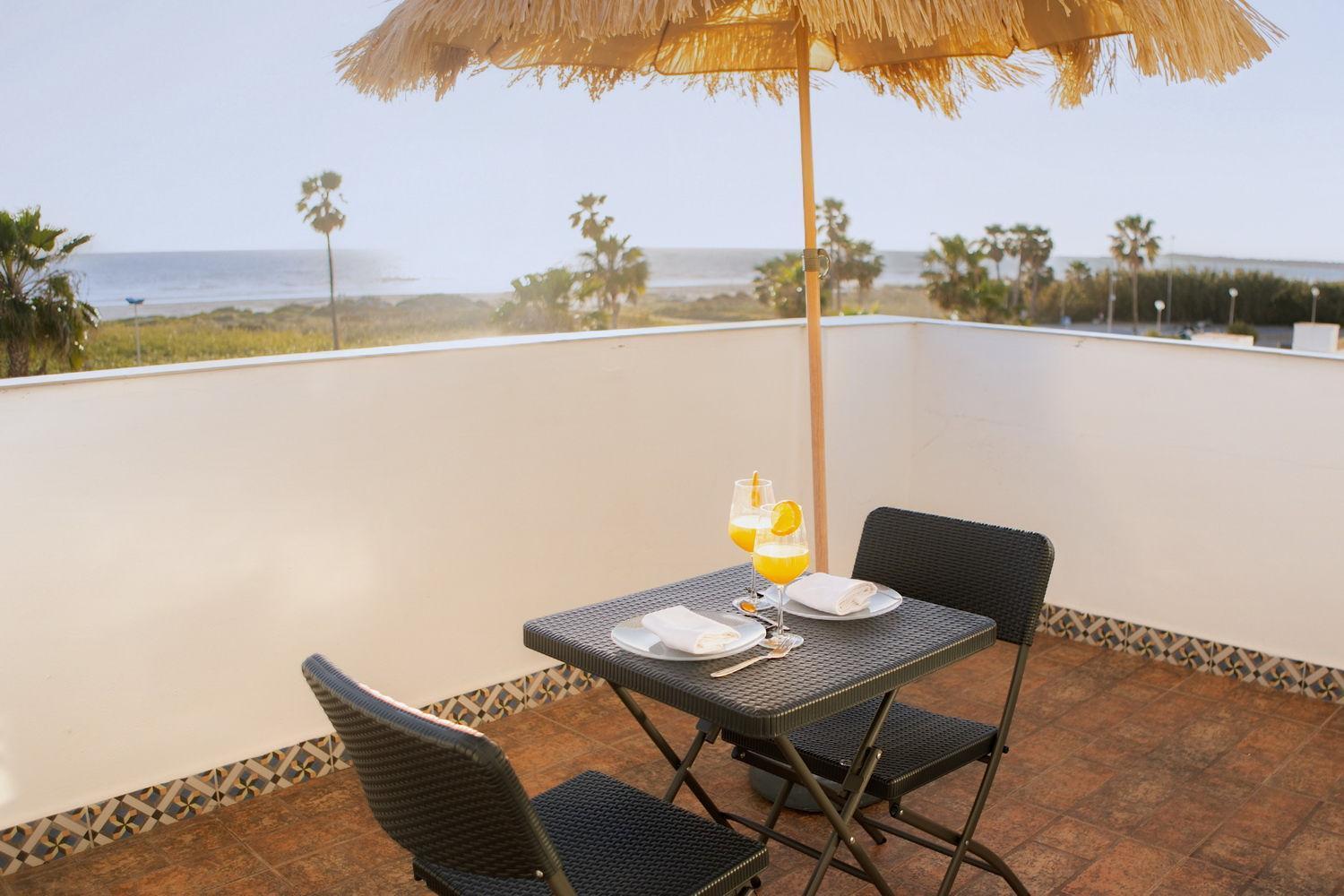 Hotel Playa Conil - Beachfront Studios & Suites Коніль-де-ла-Фронтера Екстер'єр фото