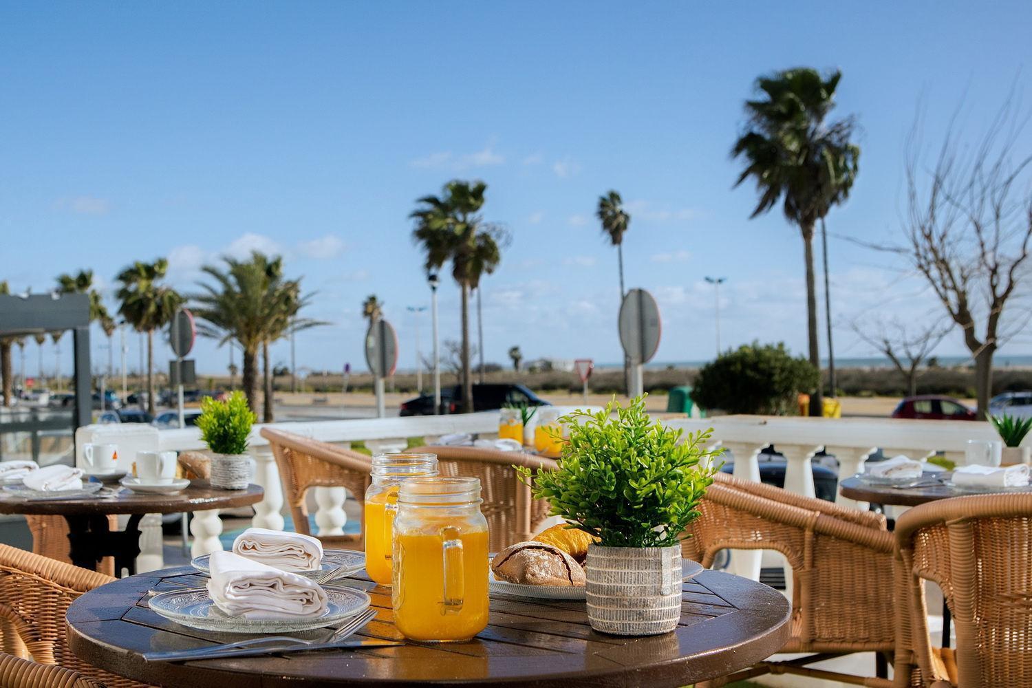 Hotel Playa Conil - Beachfront Studios & Suites Коніль-де-ла-Фронтера Екстер'єр фото