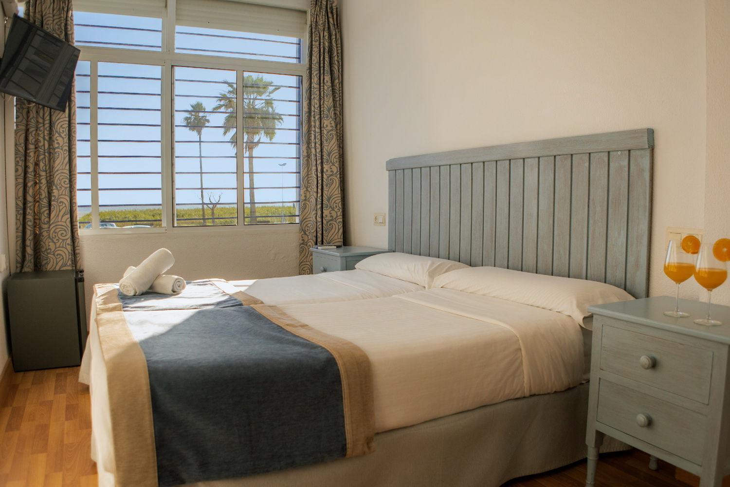 Hotel Playa Conil - Beachfront Studios & Suites Коніль-де-ла-Фронтера Екстер'єр фото
