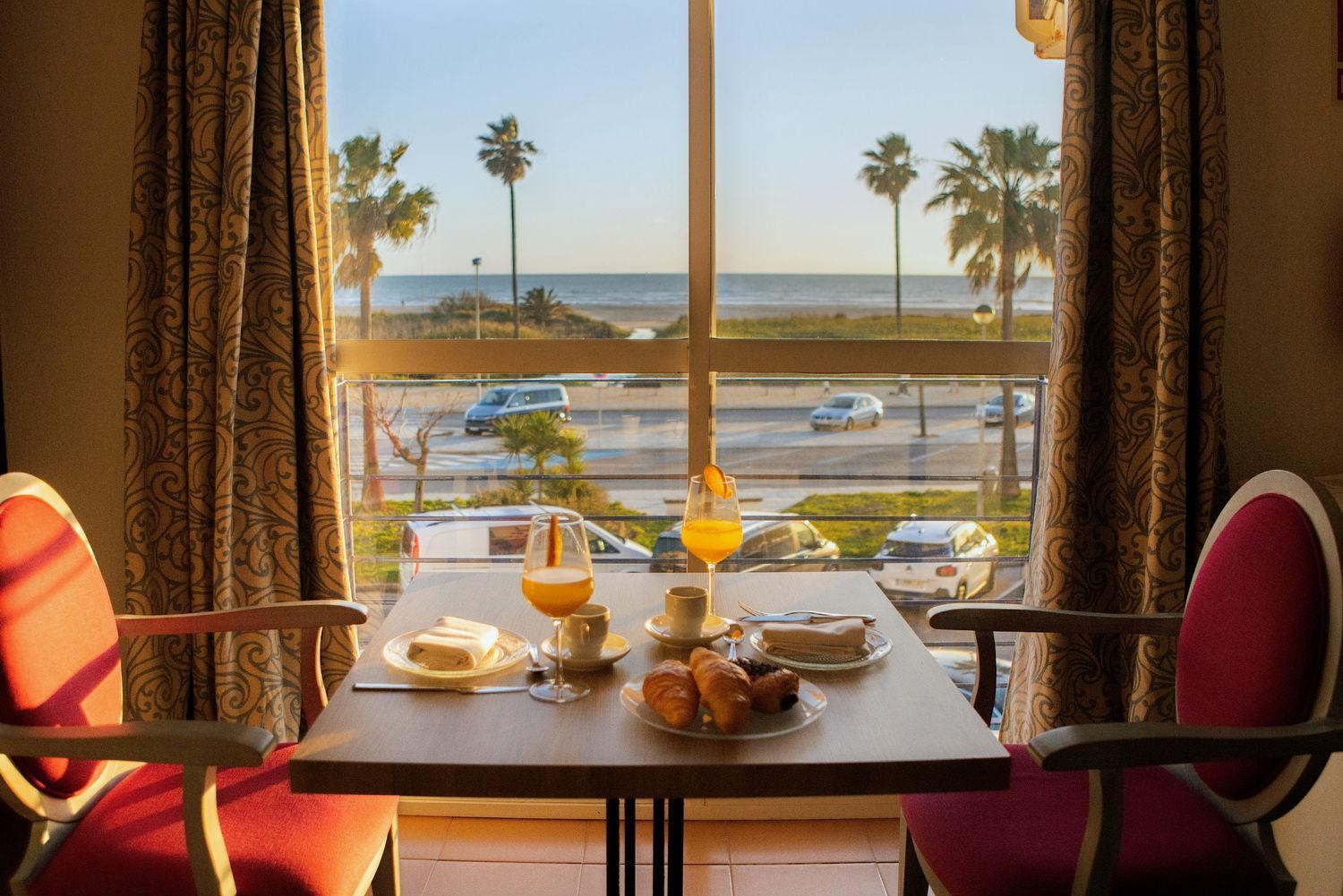 Hotel Playa Conil - Beachfront Studios & Suites Коніль-де-ла-Фронтера Екстер'єр фото