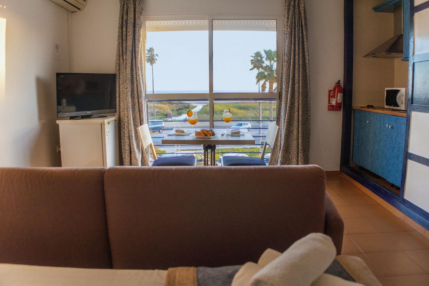 Hotel Playa Conil - Beachfront Studios & Suites Коніль-де-ла-Фронтера Екстер'єр фото