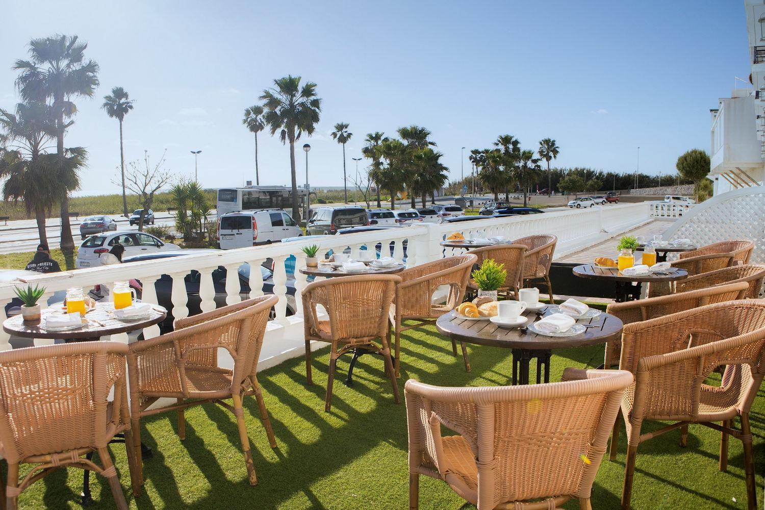 Hotel Playa Conil - Beachfront Studios & Suites Коніль-де-ла-Фронтера Екстер'єр фото