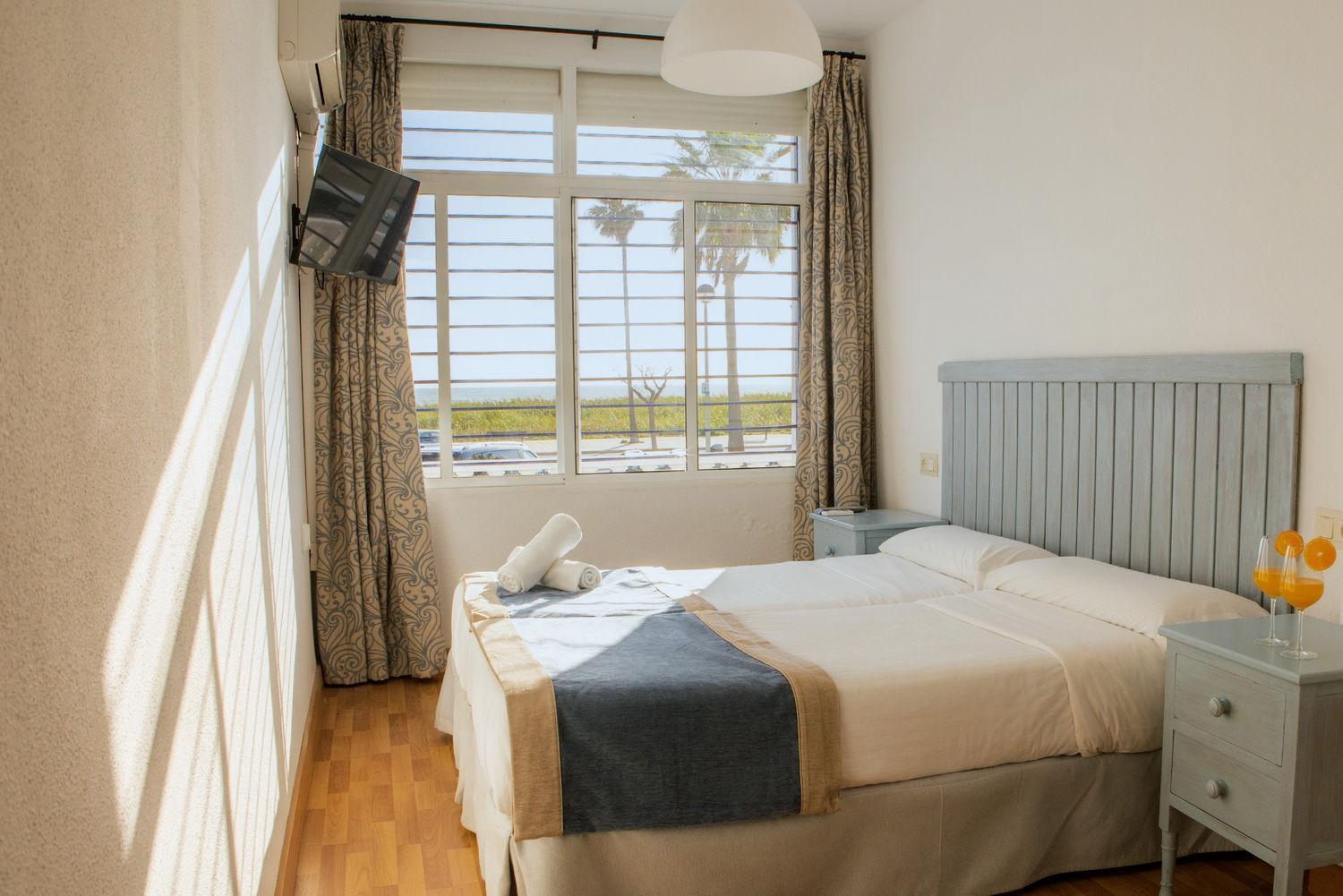 Hotel Playa Conil - Beachfront Studios & Suites Коніль-де-ла-Фронтера Екстер'єр фото