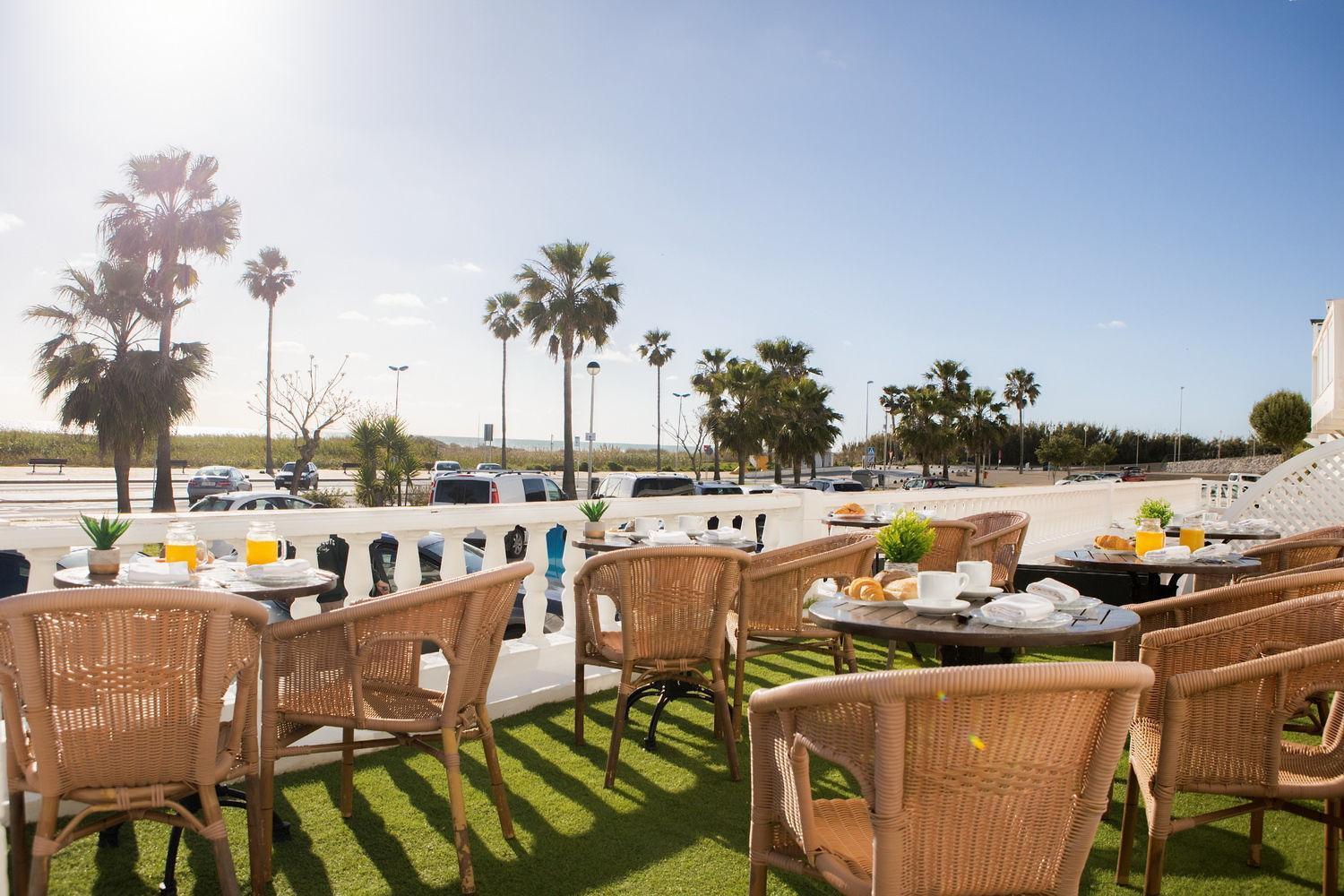 Hotel Playa Conil - Beachfront Studios & Suites Коніль-де-ла-Фронтера Екстер'єр фото