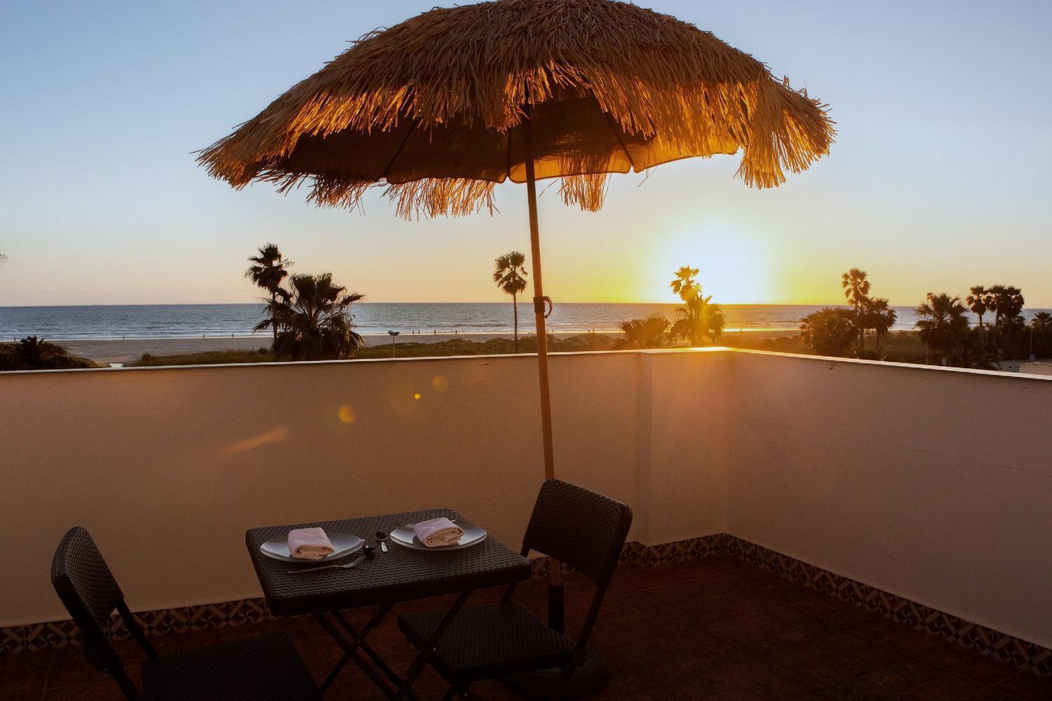 Hotel Playa Conil - Beachfront Studios & Suites Коніль-де-ла-Фронтера Екстер'єр фото