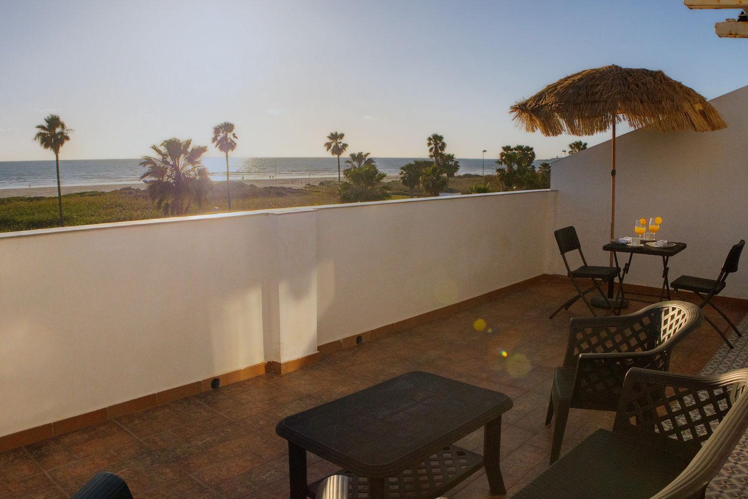 Hotel Playa Conil - Beachfront Studios & Suites Коніль-де-ла-Фронтера Екстер'єр фото