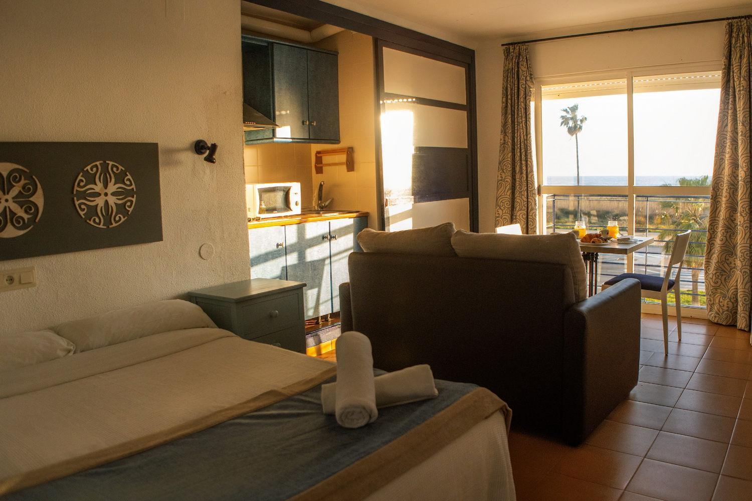 Hotel Playa Conil - Beachfront Studios & Suites Коніль-де-ла-Фронтера Екстер'єр фото