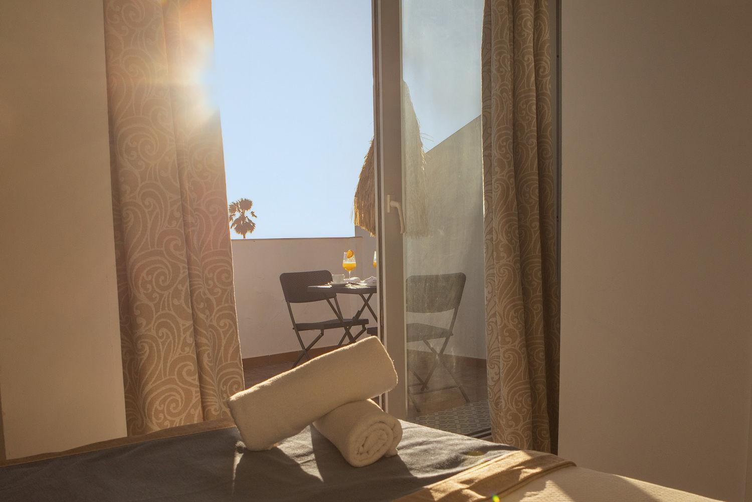 Hotel Playa Conil - Beachfront Studios & Suites Коніль-де-ла-Фронтера Екстер'єр фото
