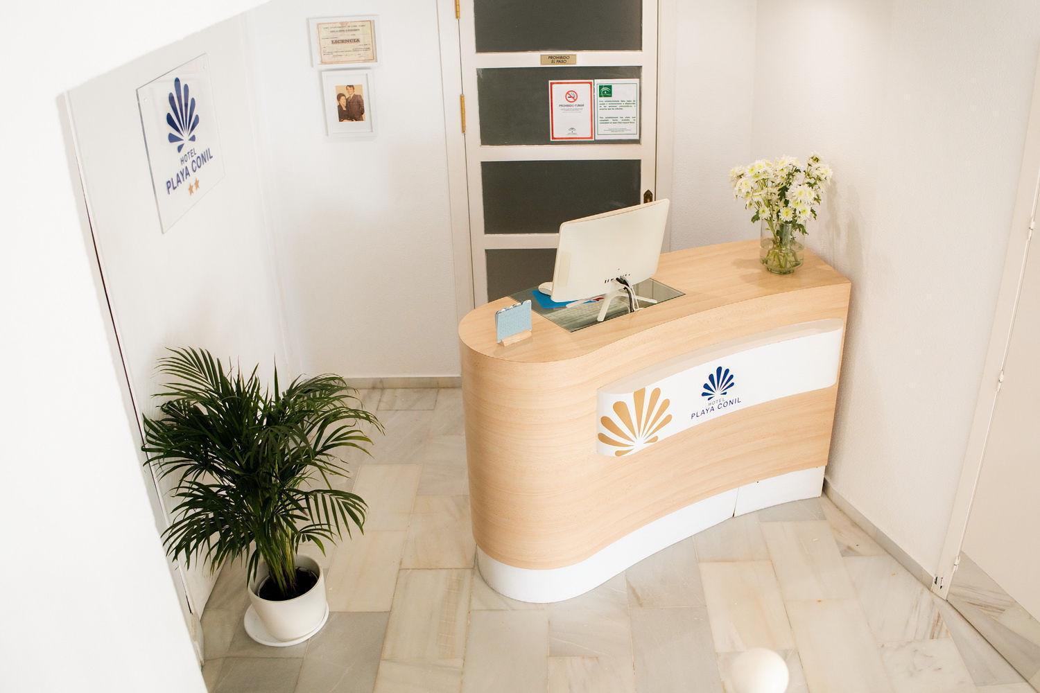 Hotel Playa Conil - Beachfront Studios & Suites Коніль-де-ла-Фронтера Екстер'єр фото